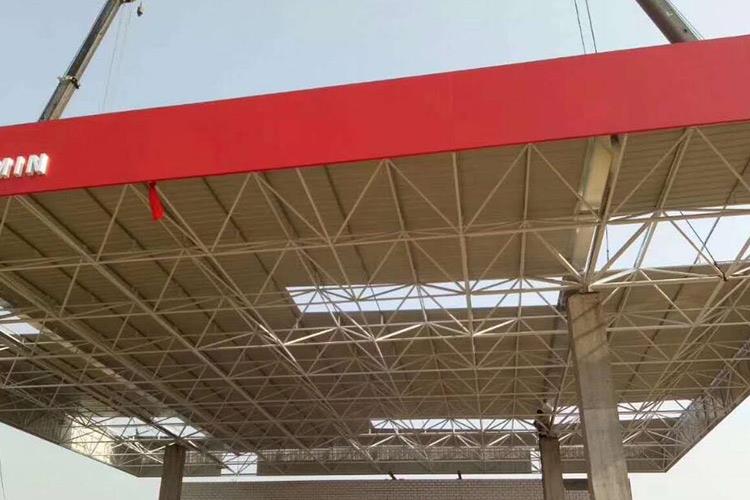 不僅具有抗腐蝕性強(qiáng)、穩(wěn)定性強(qiáng)、使用壽命長(zhǎng)等，而且還具有空間受力、重量輕、抗震性能好等特點(diǎn)