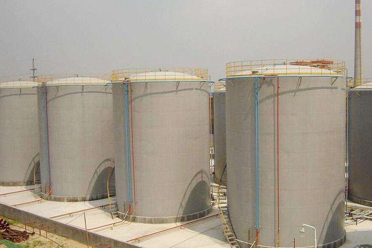 不僅能夠充分保護(hù)內(nèi)部鋼殼不受到外界的腐蝕和影響，而且還大大降低了立式儲(chǔ)油罐的后期維護(hù)費(fèi)用