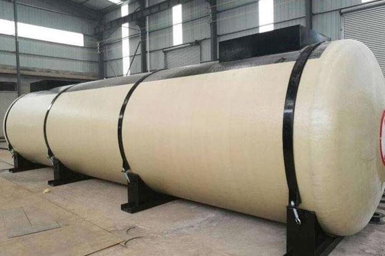 地埋式儲油罐是一種臥式容器,被廣泛應用于加油站、油庫等,常用來儲存汽油、柴油、煤油等燃料