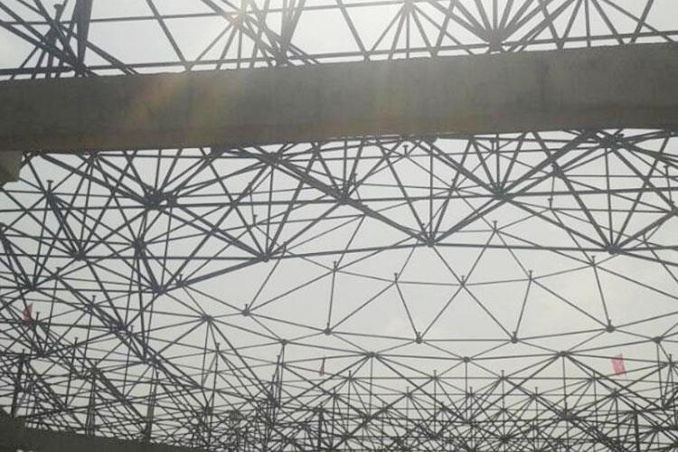 在使用過(guò)程中性能良好，工業(yè)化成本高，因此有效節(jié)省了勞動(dòng)作業(yè)的費(fèi)用，能夠在縮短時(shí)間里將工程建設(shè)完成