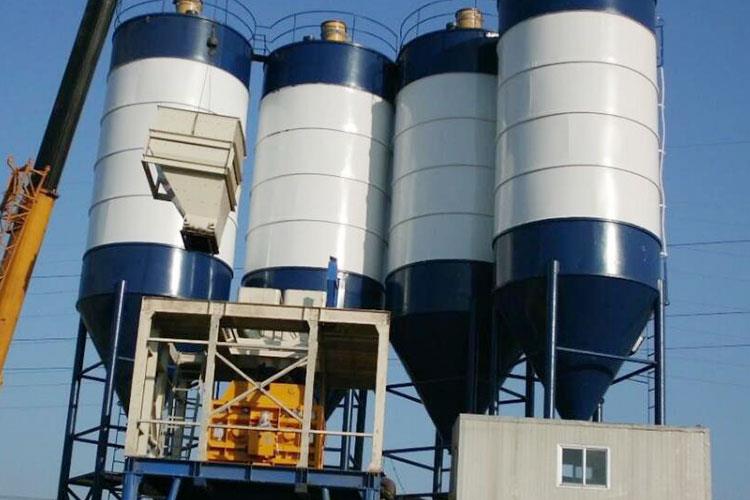 立式水泥罐代替土建料罐，具有防水、防潮、防止水泥流失及環(huán)境污染