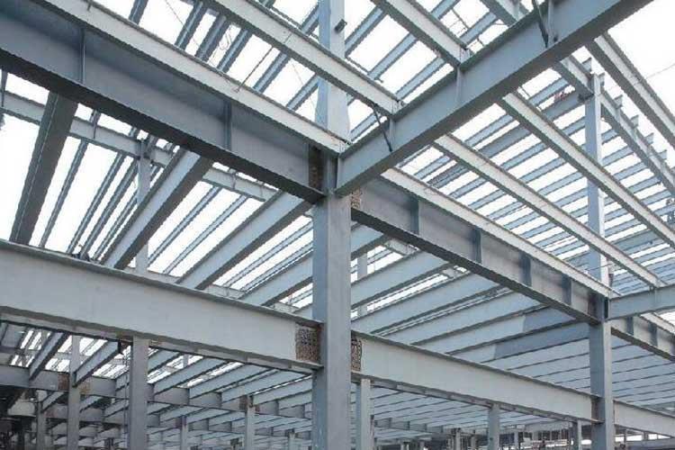 力作用引起的鋼結(jié)構(gòu)的破壞或損傷主要有裂紋、斷裂、失穩(wěn)、彎曲和局部撓曲、磨損、連接破壞等