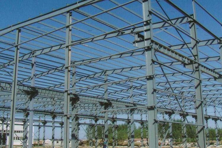 施工前，先網(wǎng)架鋼結(jié)構(gòu)安裝驗(yàn)收，驗(yàn)收合格后方可進(jìn)行防腐工序