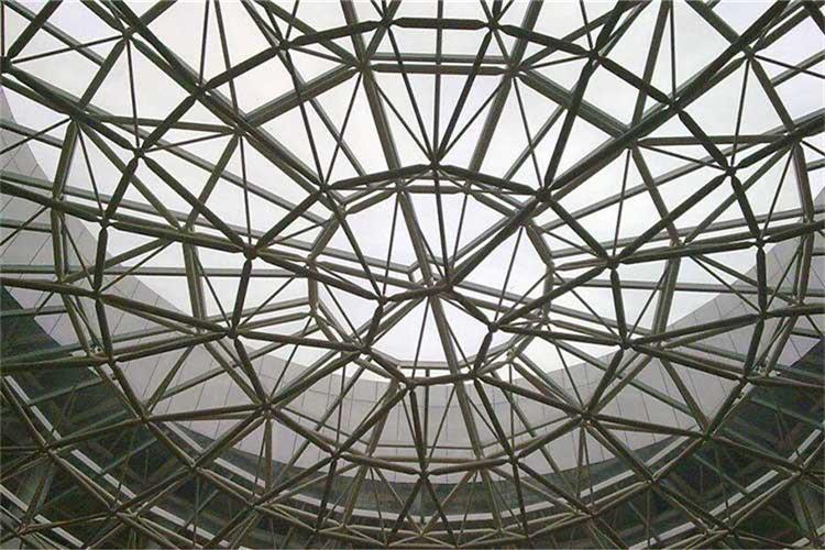 常規(guī)環(huán)氧樹脂與別的成分搭配，既保障了網(wǎng)架鋼結(jié)構(gòu)涂料在一切正常標(biāo)準(zhǔn)下具備各種各樣運(yùn)用作用